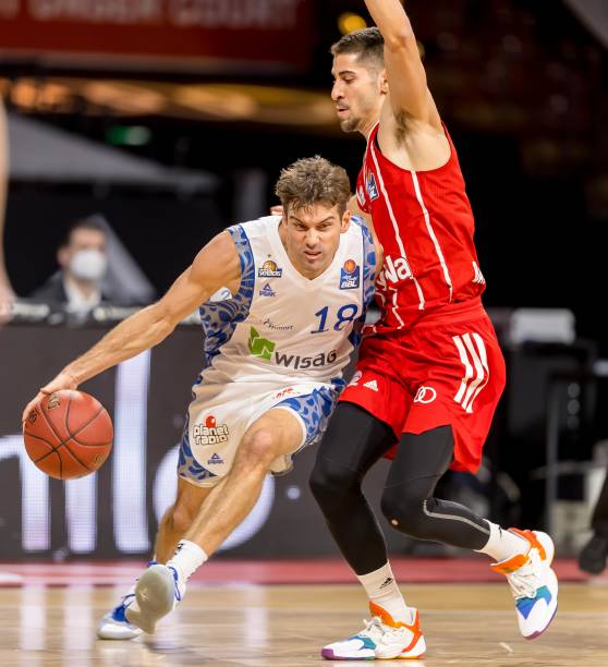 一度占据主 一度占据主